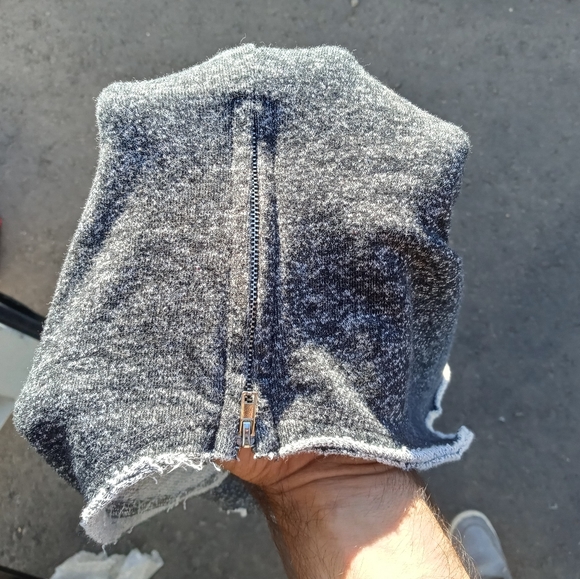 Konk t shirt with design holes - Picture 9 of 11